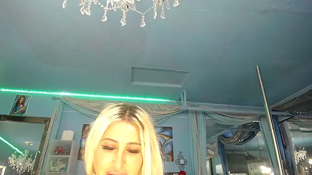 ADRIANNA FOX online show from June 27, 2026, 5:08 pm