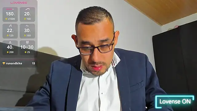 jhonyalzate2 online show from January 15, 2026, 4:16 am