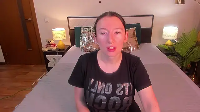 CatherineWalls online show from July 4, 2026, 2:51 am
