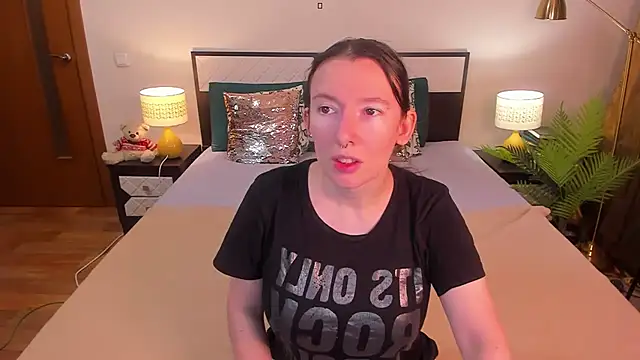 CatherineWalls online show from July 8, 2026, 5:52 am