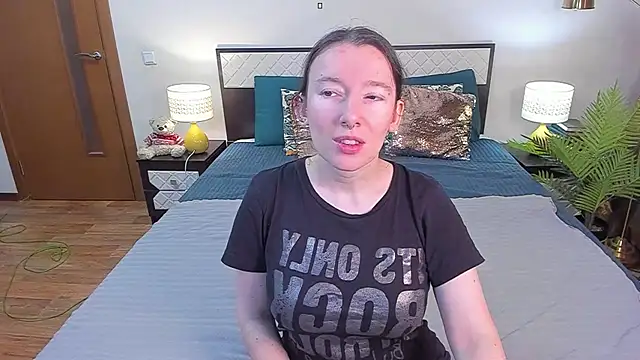 CatherineWalls online show from June 9, 2026, 2:23 am