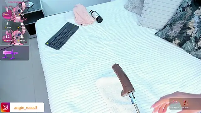 Snapshot of angiee_roses chatting on November 2, 2025, 1:32 am angiee roses online show from November 2, 2025, 1:32 am