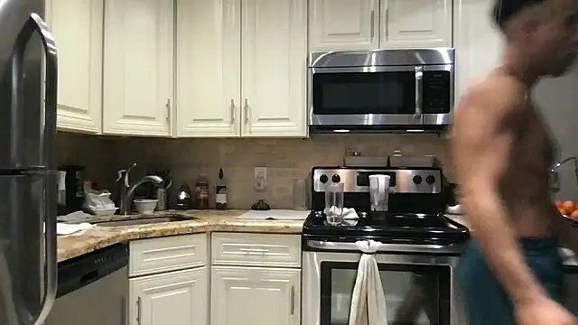 BigGuyMuscle online show from November 20, 2025, 9:15 pm