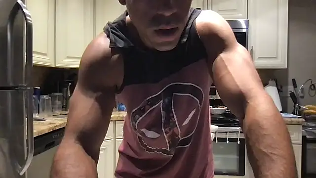 Snapshot of BigGuyMuscle chatting on September 9, 2025, 4:16 pm BigGuyMuscle online show from September 9, 2025, 4:16 pm
