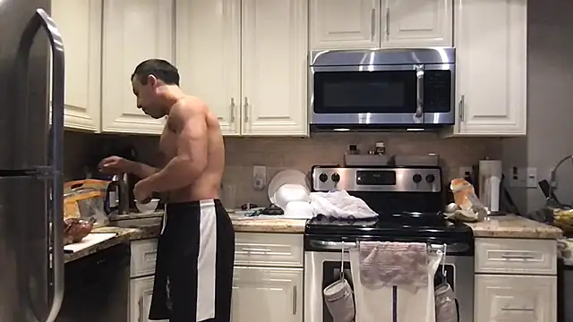 Snapshot of BigGuyMuscle chatting on March 20, 2025, 9:35 pm BigGuyMuscle online show from March 20, 2025, 9:35 pm