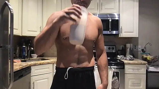 Snapshot of BigGuyMuscle chatting on March 19, 2025, 9:16 pm BigGuyMuscle online show from March 19, 2025, 9:16 pm