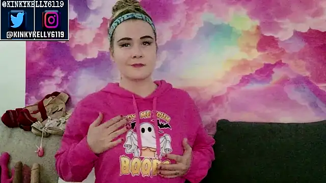 Snapshot of Kellylynn69 chatting on October 14, 2025, 11:04 pm Kellylynn69 online show from October 14, 2025, 11:04 pm