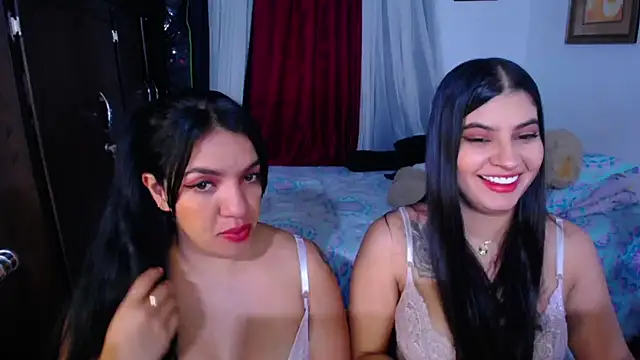 Snapshot of Sharlottee chatting on May 4, 2026, 10:45 pm Sharlottee online show from May 4, 2026, 10:45 pm