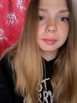 Snapshot of Zuli_Kiska chatting on May 7, 2026, 3:22 am Zuli Kiska online show from May 7, 2026, 3:22 am