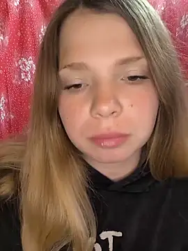 Snapshot of Zuli_Kiska chatting on May 13, 2026, 7:43 pm Zuli Kiska online show from May 13, 2026, 7:43 pm
