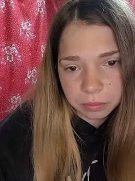 Snapshot of Zuli_Kiska chatting on June 8, 2026, 3:18 am Zuli Kiska online show from June 8, 2026, 3:18 am