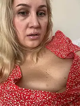 Snapshot of YourBlondee chatting on February 24, 2026, 3:18 am YourBlondee online show from February 24, 2026, 3:18 am