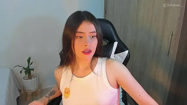 Snapshot of iriswest_ chatting on February 14, 2025, 1:45 am iriswest  online show from February 14, 2025, 1:45 am