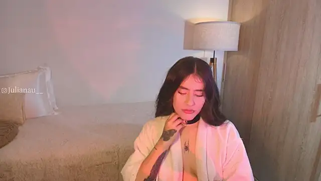 iriswest  online show from October 31, 2025, 11:55 pm