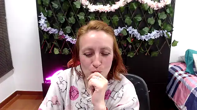 kittykalor09 online show from February 3, 2026, 4:21 am