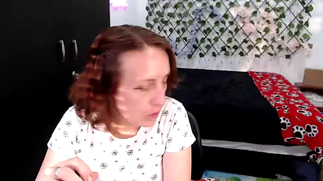 kittykalor09 online show from April 3, 2026, 10:38 pm