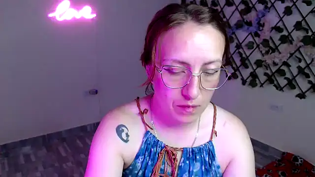 kittykalor09 online show from April 21, 2026, 12:45 pm