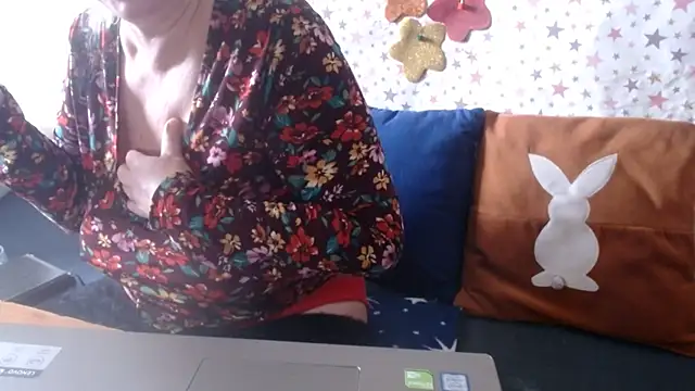 QueenLana online show from April 12, 2026, 8:06 am