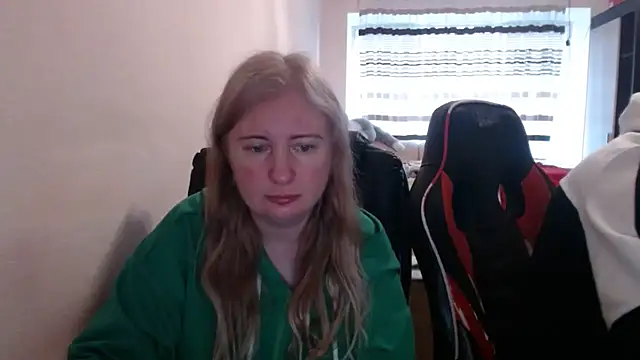 PeterAndJen online show from April 15, 2026, 5:13 am