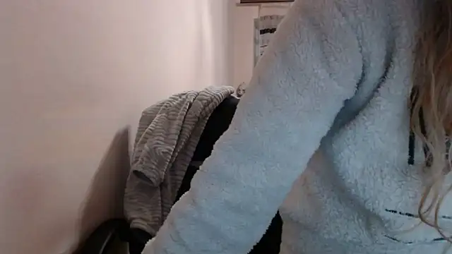 PeterAndJen online show from December 15, 2025, 8:25 pm