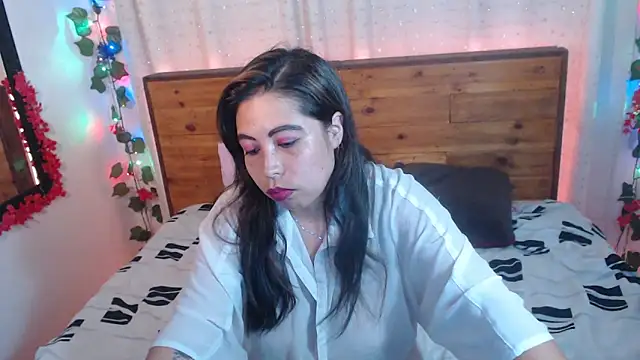 Snapshot of NikkieMilky chatting on April 8, 2026, 6:37 am NikkieMilky online show from April 8, 2026, 6:37 am