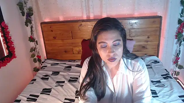 Snapshot of NikkieMilky chatting on March 25, 2026, 3:28 am NikkieMilky online show from March 25, 2026, 3:28 am