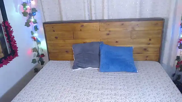 Snapshot of NikkieMilky chatting on March 18, 2026, 1:31 am NikkieMilky online show from March 18, 2026, 1:31 am