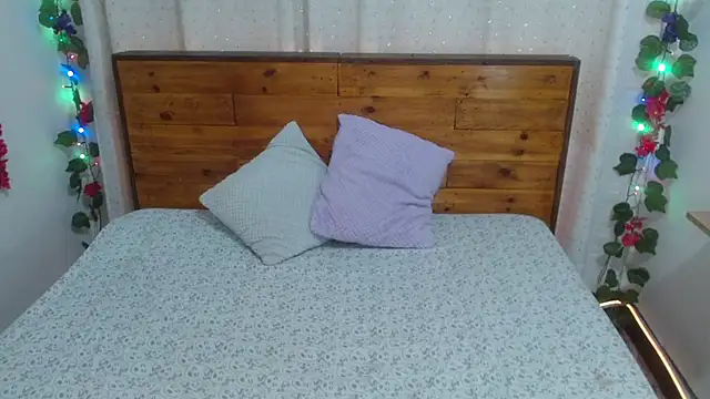 NikkieMilky online show from January 15, 2026, 4:38 am