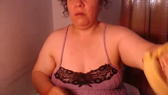 agathamiller01 online show from April 4, 2026, 11:39 am