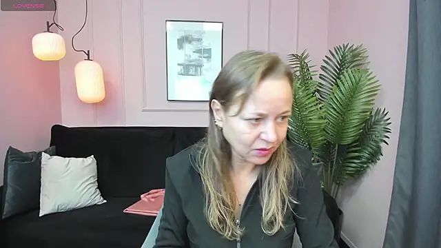 Snapshot of GabrielGold chatting on October 3, 2025, 8:32 pm GabrielGold online show from October 3, 2025, 8:32 pm