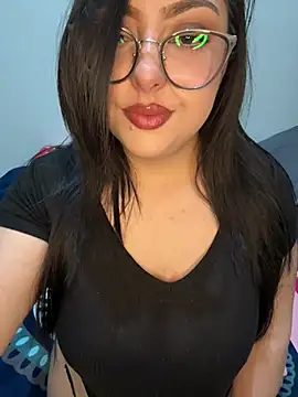 Snapshot of MileyGia chatting on February 3, 2026, 12:32 am MileyGia online show from February 3, 2026, 12:32 am