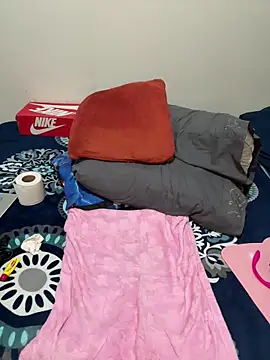 Snapshot of MileyGia chatting on February 3, 2026, 2:53 am MileyGia online show from February 3, 2026, 2:53 am