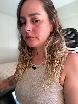 Snapshot of misslulipop chatting on March 18, 2025, 4:28 pm misslulipop online show from March 18, 2025, 4:28 pm