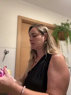 Snapshot of misslulipop chatting on February 26, 2025, 11:52 pm misslulipop online show from February 26, 2025, 11:52 pm