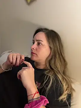 Snapshot of misslulipop chatting on March 21, 2025, 1:34 am misslulipop online show from March 21, 2025, 1:34 am