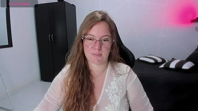 tamy shine87 online show from November 2, 2025, 11:43 pm