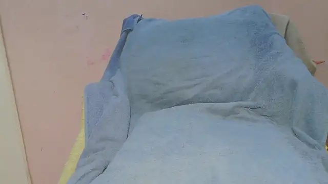 annitsx online show from December 1, 2025, 9:37 pm