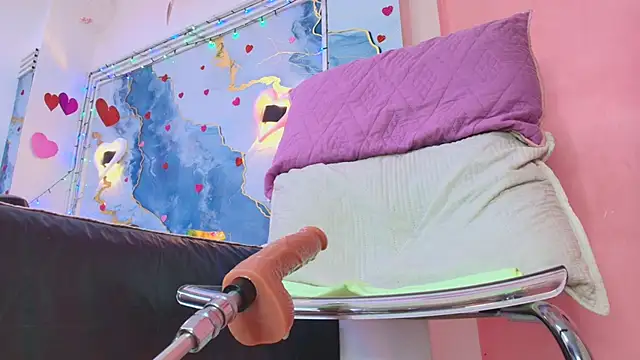 Snapshot of lorrayne_ chatting on February 25, 2026, 12:27 pm lorrayne online show from February 25, 2026, 12:27 pm