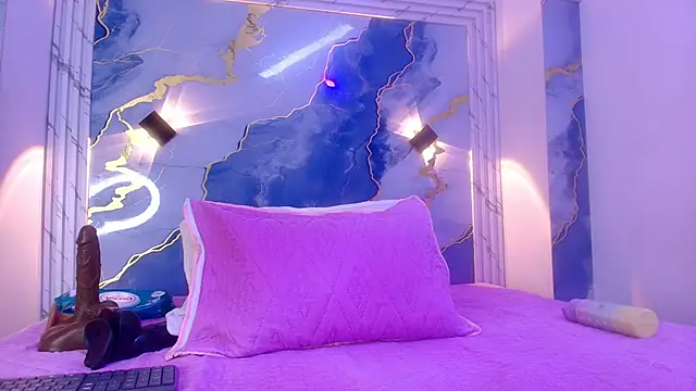 lorrayne  online show from November 27, 2025, 12:05 pm