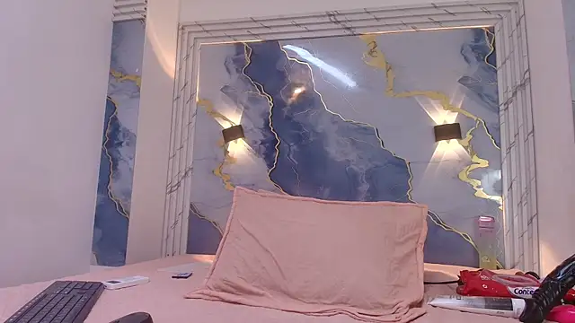 lorrayne  online show from September 13, 2025, 12:16 pm