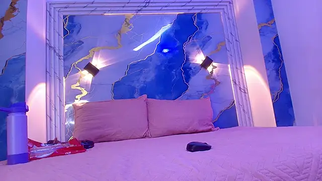 lorrayne  online show from November 12, 2025, 12:20 pm