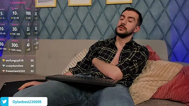 Snapshot of Dylan_Best chatting on March 18, 2025, 11:44 am Dylan Best online show from March 18, 2025, 11:44 am