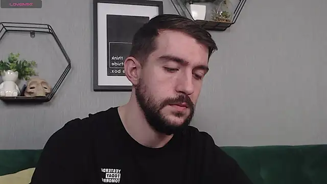 Snapshot of Dylan_Best chatting on February 10, 2025, 7:38 pm Dylan Best online show from February 10, 2025, 7:38 pm