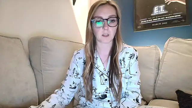 short sweetpea online show from September 28, 2025, 9:00 pm