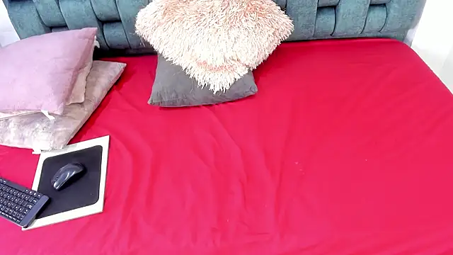 IsiisLovei online show from December 20, 2025, 11:57 am