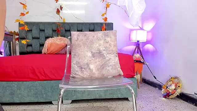 IsiisLovei online show from October 31, 2025, 1:52 pm