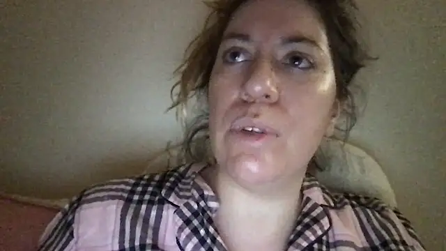 Snapshot of HYPHYtype chatting on March 11, 2025, 9:34 am HYPHYtype online show from March 11, 2025, 9:34 am