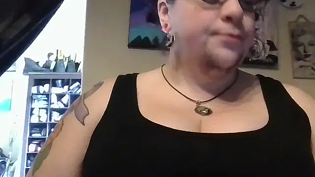 GothyBaby online show from November 13, 2025, 4:00 pm