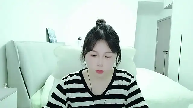 Snapshot of Sunset_glow chatting on December 19, 2025, 2:37 am Sunset glow online show from December 19, 2025, 2:37 am