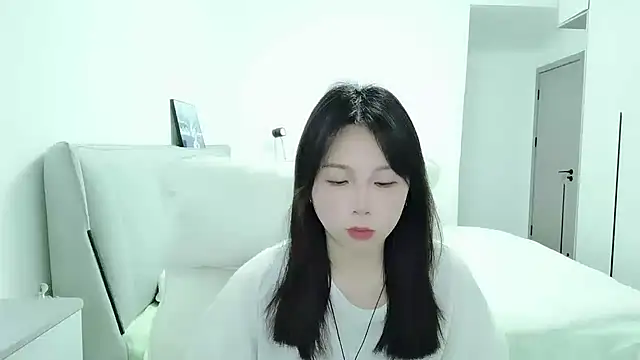 Snapshot of Sunset_glow chatting on December 17, 2025, 3:11 am Sunset glow online show from December 17, 2025, 3:11 am